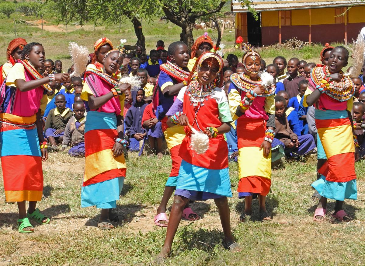 Einer von drei Schwerpunkten im Schuljahr: Pflege der Tradition (Tanz und Lieder)