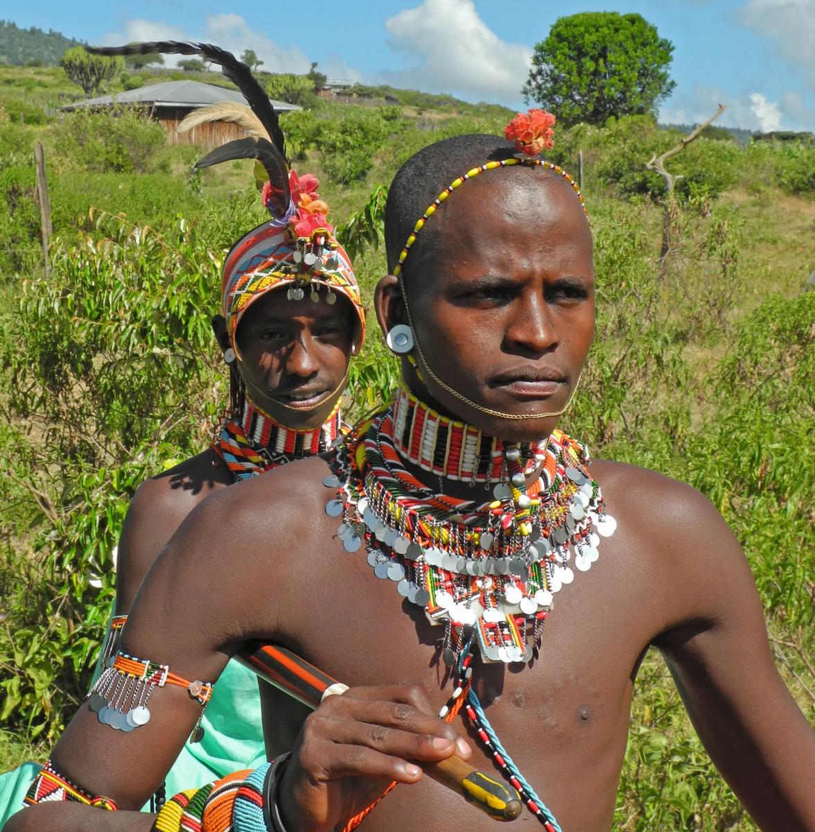Junge Krieger der Samburu in Alltagskluft